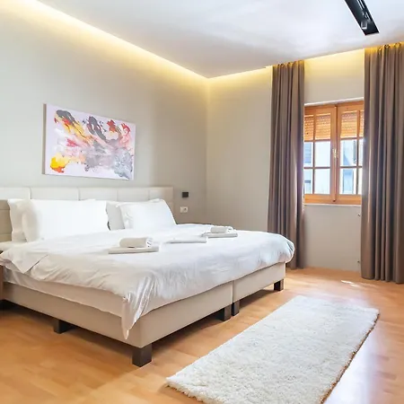 Garden Boutique B&B 티라나