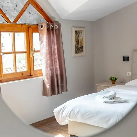 Garden Boutique B&B 티라나