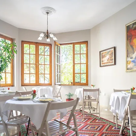 Garden Boutique Bed & Breakfast *